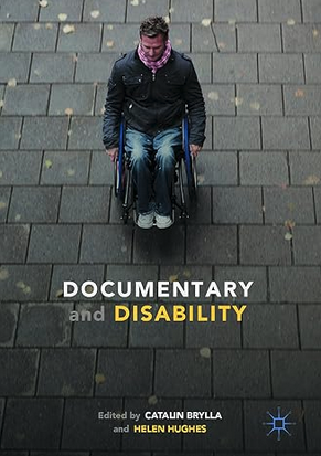Book cover showing the picture of a person using a wheelchair rolling in the street, seen from above, and the title of the book